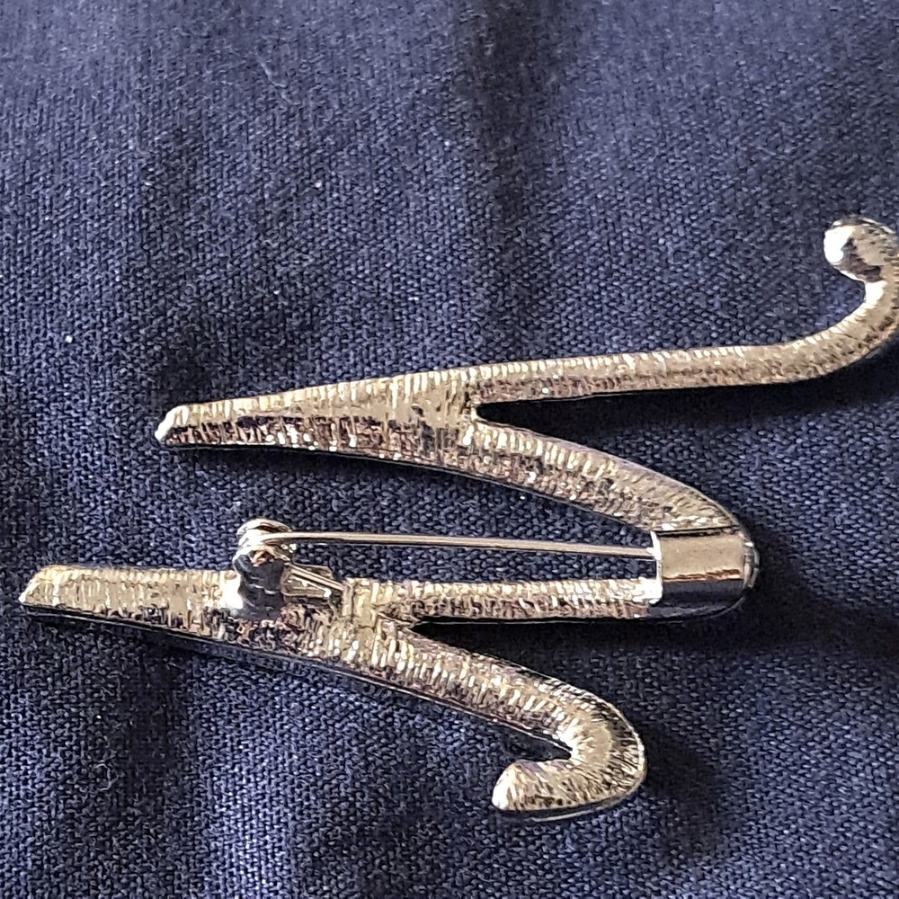 New Boutique Brooch ilver Rhinestone Script‎ Initial M Pin - Picture 6 of 6
